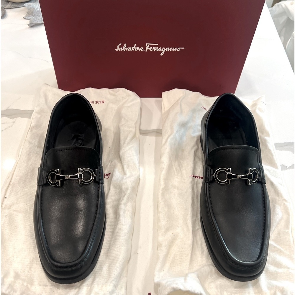 Men’s Ferragamo reversible horse-bit black loafers box + dust bags size 8.5